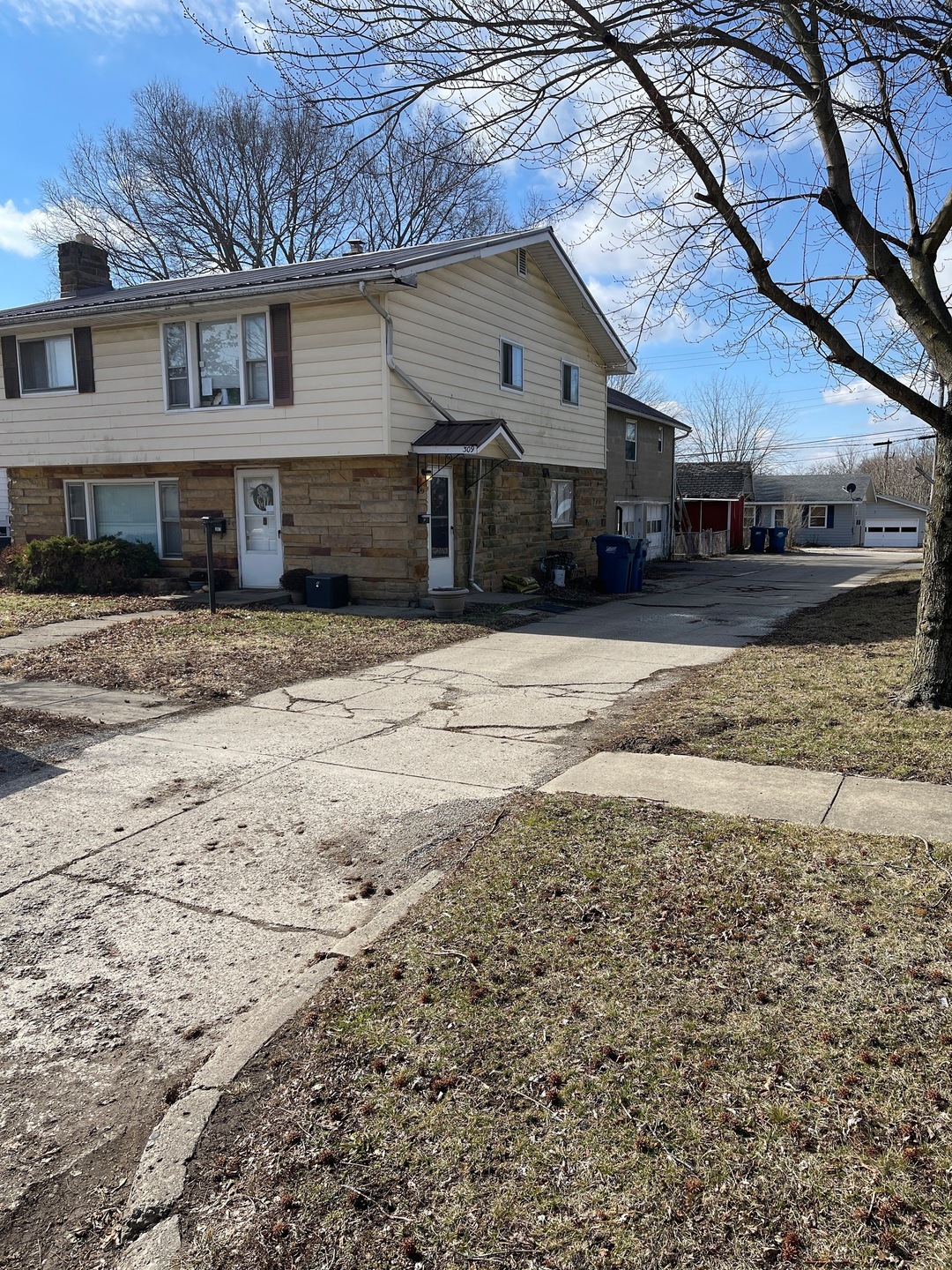 305 2nd St, Covington, IN 47932 - photo 1