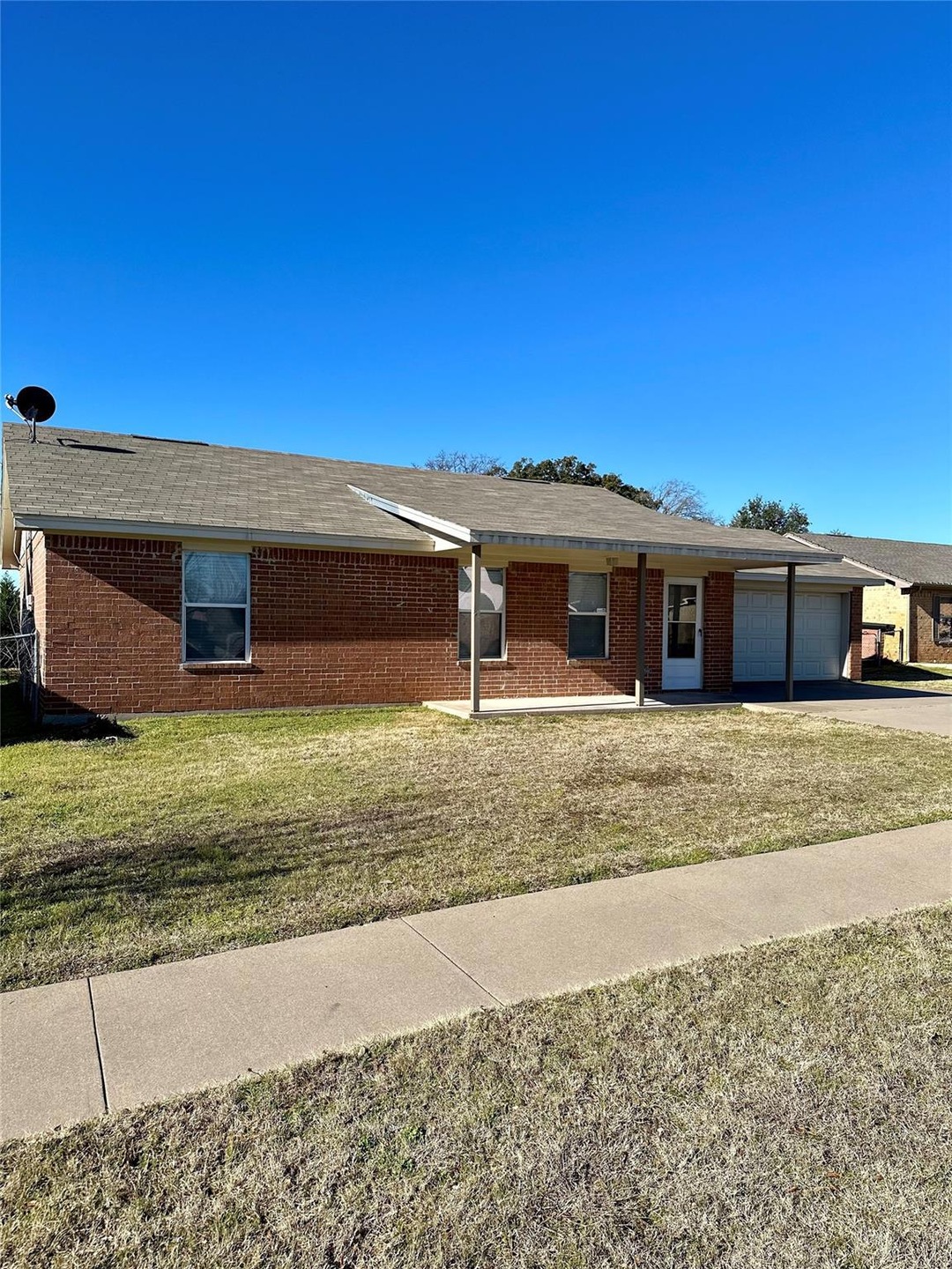 302 Kathy Ln, Granbury, TX 76049 - photo 1