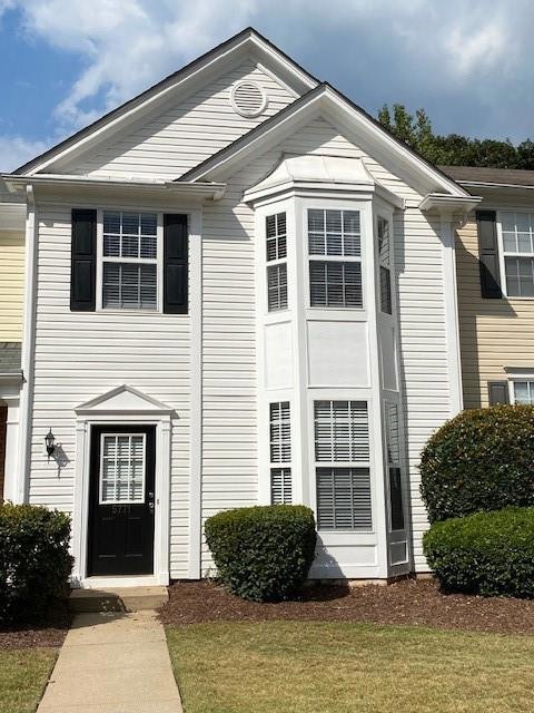 View of front facade with a front lawn