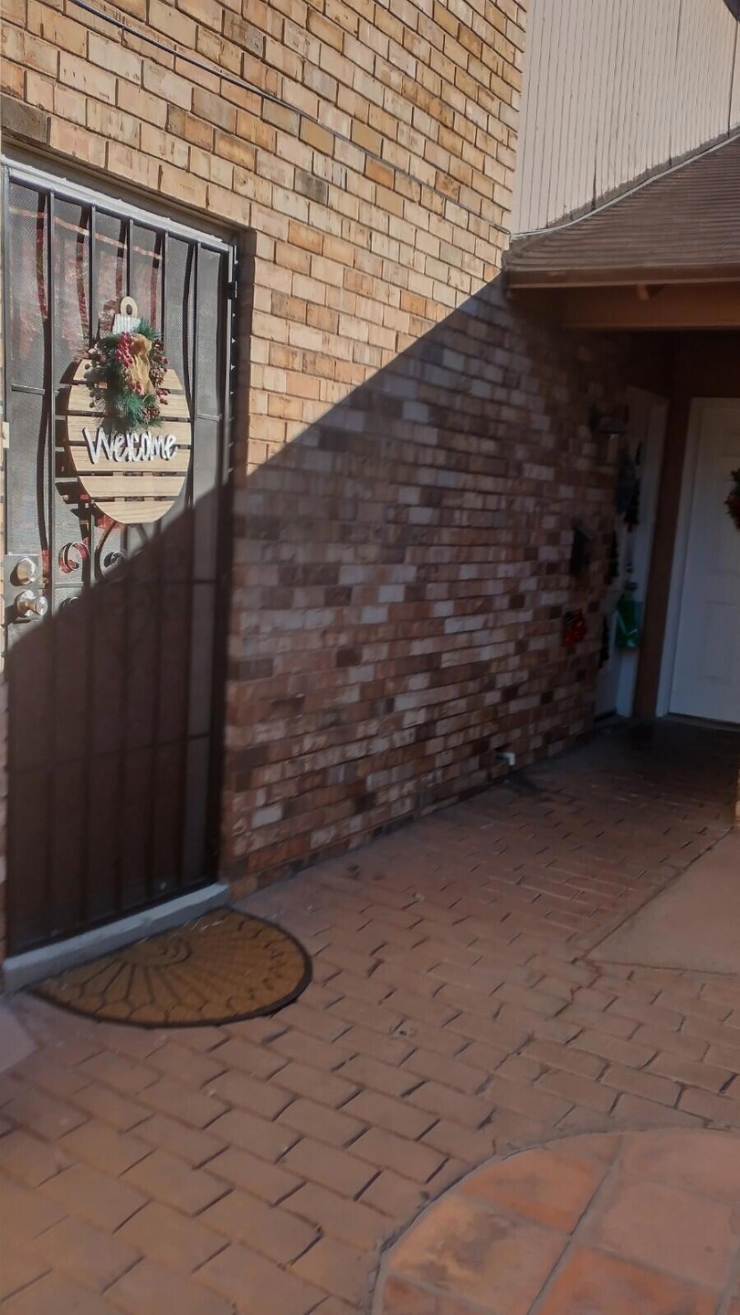 10512 Ashwood Dr unit A, El Paso, TX 79935 - photo 1