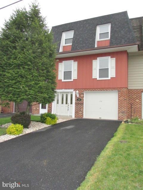 155 Meadowcreek Dr S, Chambersburg, PA 17202 - photo 1