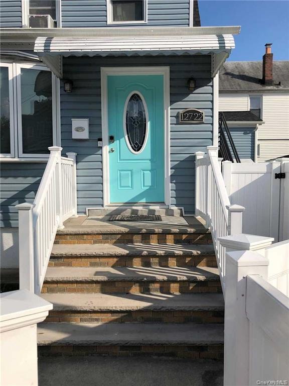 127-22 Hawtree Creek Rd, South Ozone Park, NY 11420 - photo 1