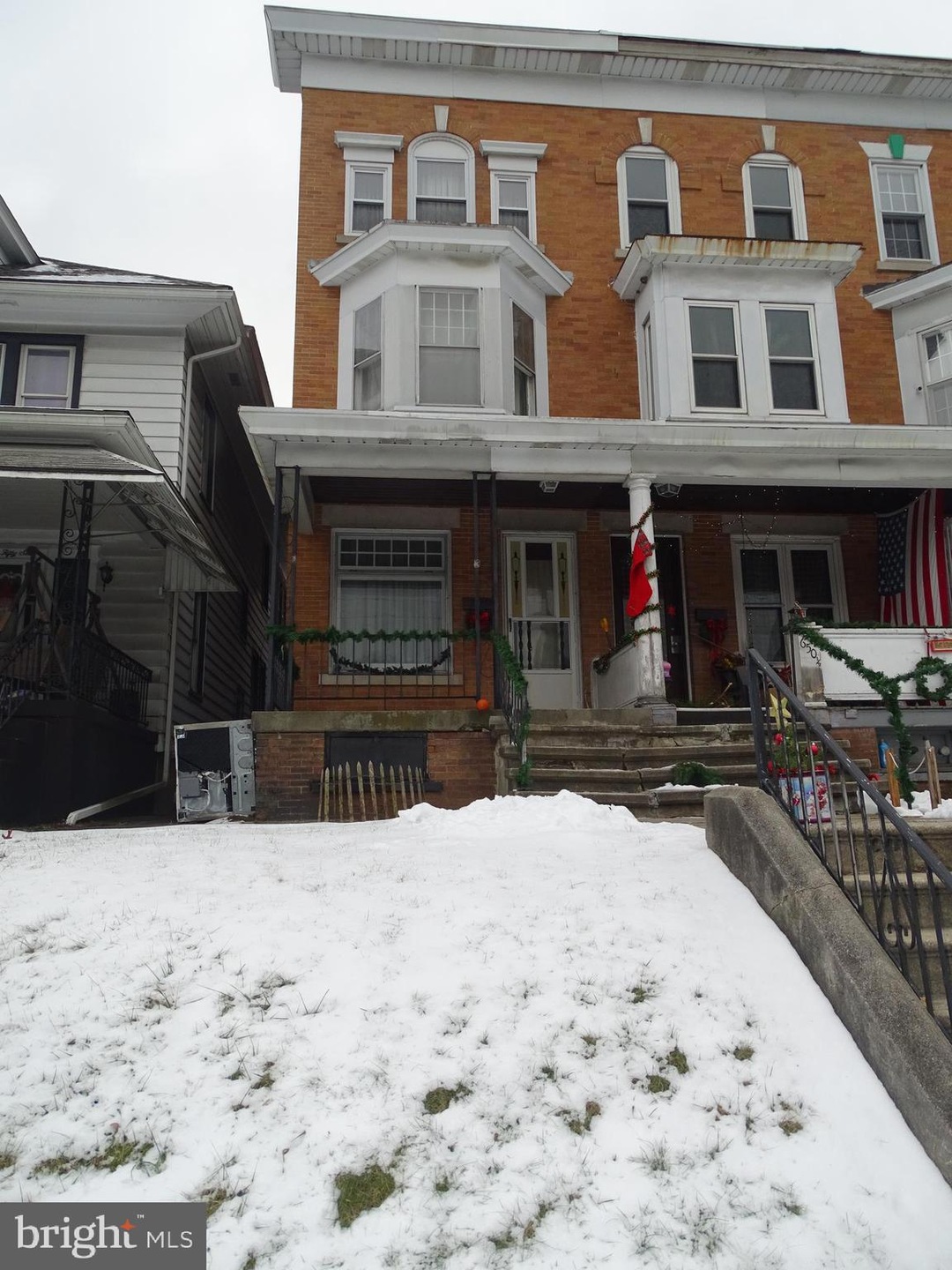 652 E Broad St, Tamaqua, PA 18252 - photo 1