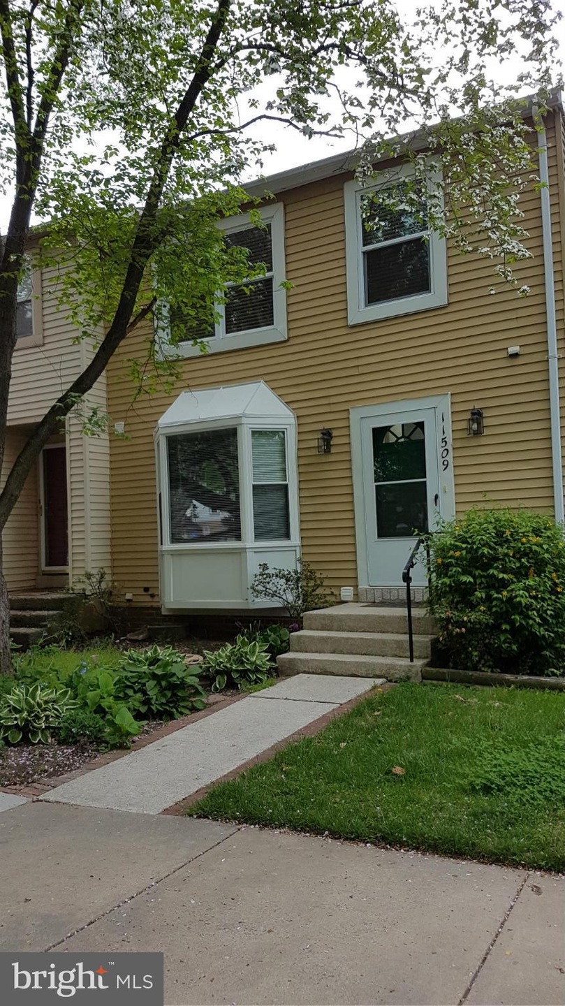 11509 Summer Oak Dr, Germantown, MD 20874 - photo 1