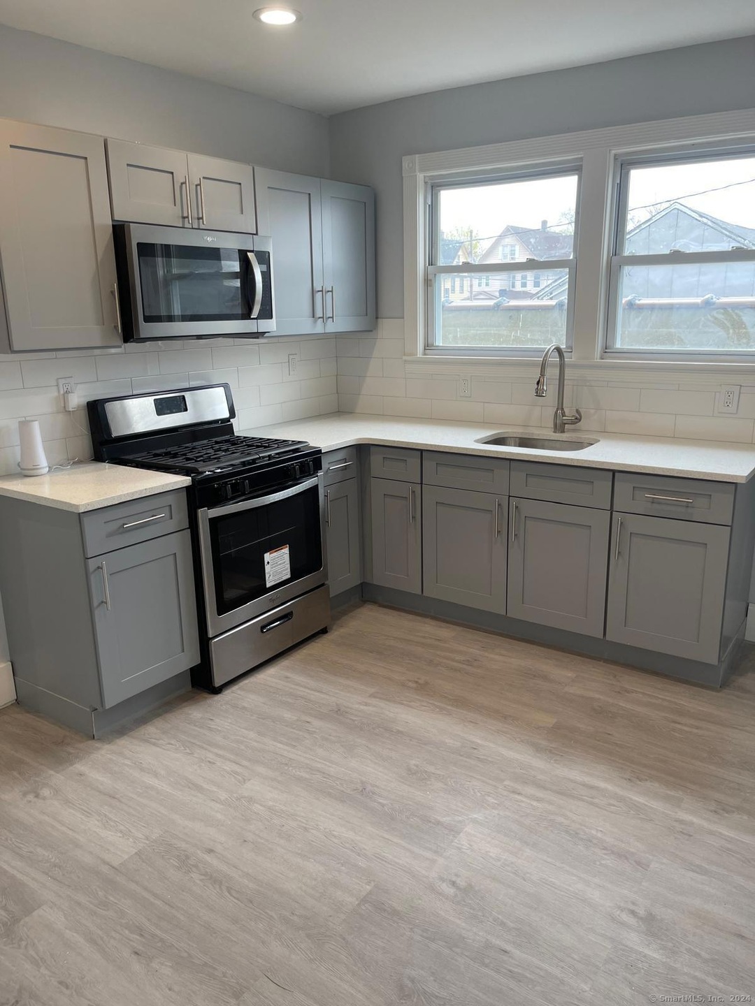 221 Spring St unit 1st, Bridgeport, CT 06608 - photo 1