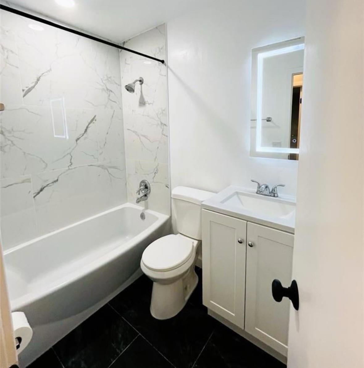 47 SE 13th St unit 2, Dania, FL 33004 - photo 1