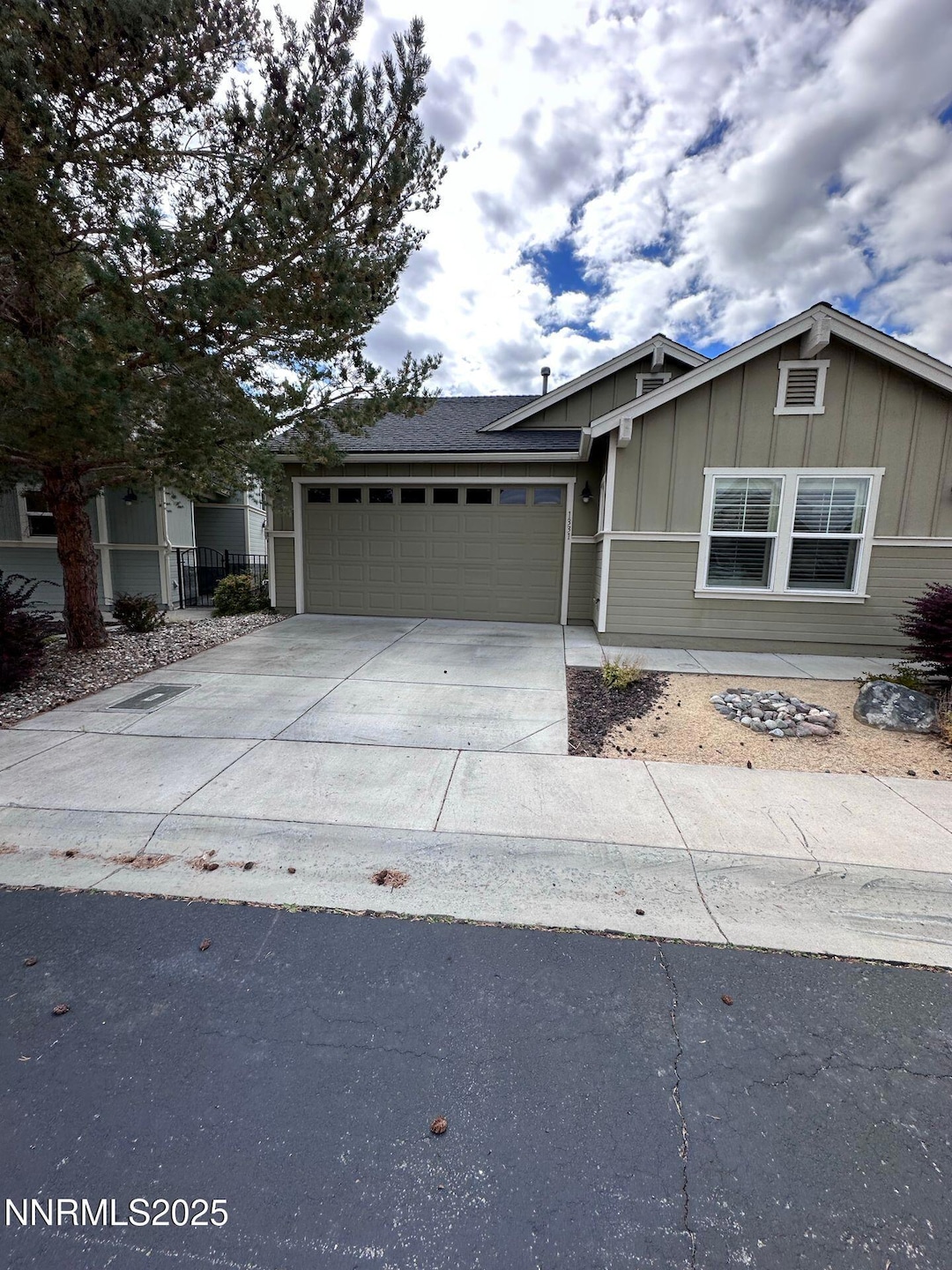 1331 Par Three exterior
