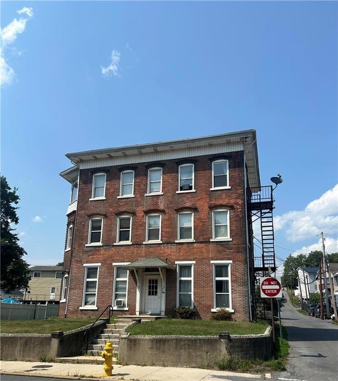 350 Main St, Slatington, PA 18080 - photo 1