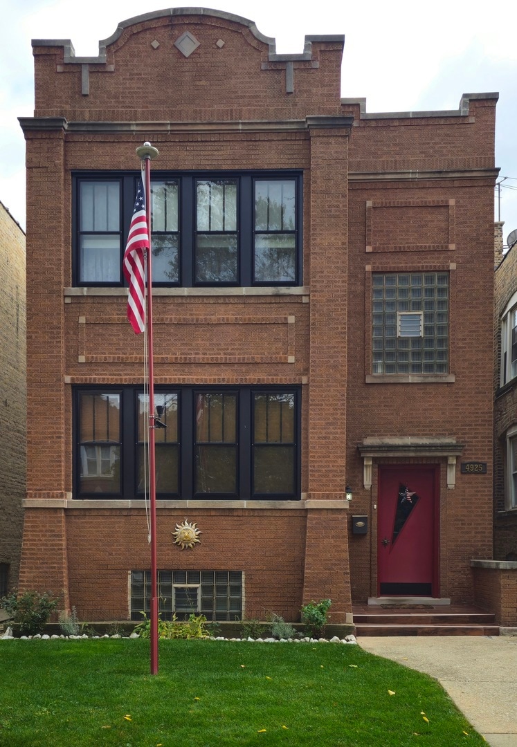 4925 N Kentucky Ave, Chicago, IL 60630 - photo 1