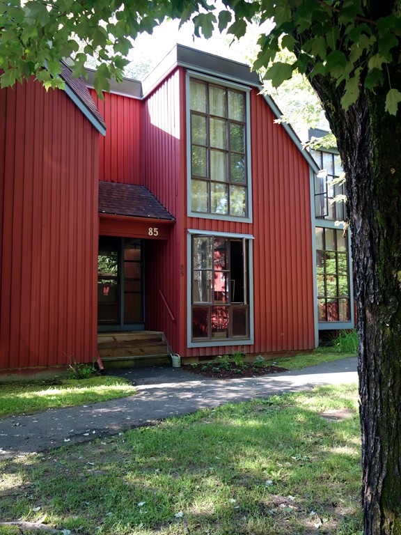 85 Pine Grove unit 85, Amherst, MA 01002 - photo 1