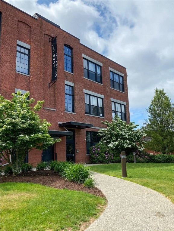 685 Social St unit 103, Woonsocket, RI 02895 - photo 1