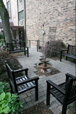 611 W Patterson Ave unit 104, Chicago, IL 60613 - photo 1