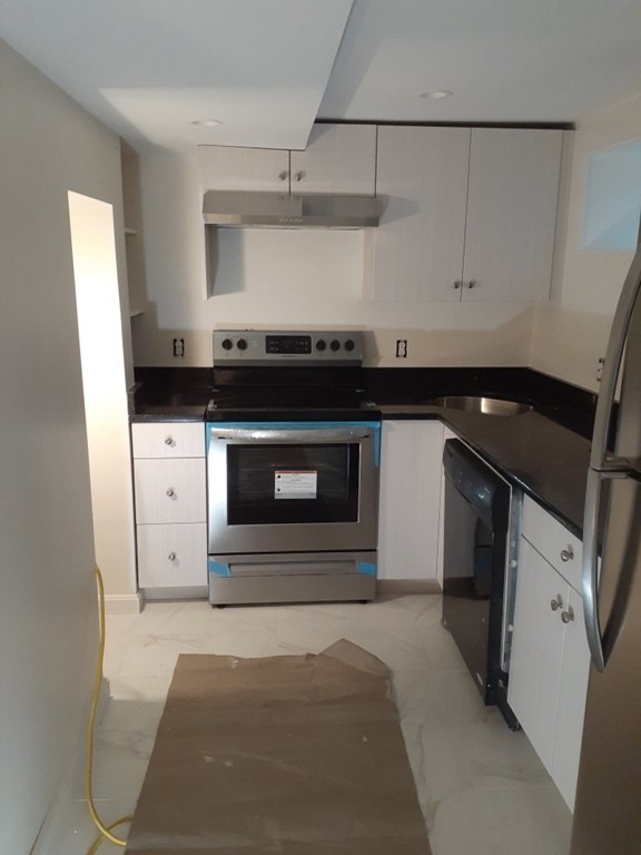 131 Lynnfield St unit 1b, Peabody, MA 01960 - photo 1