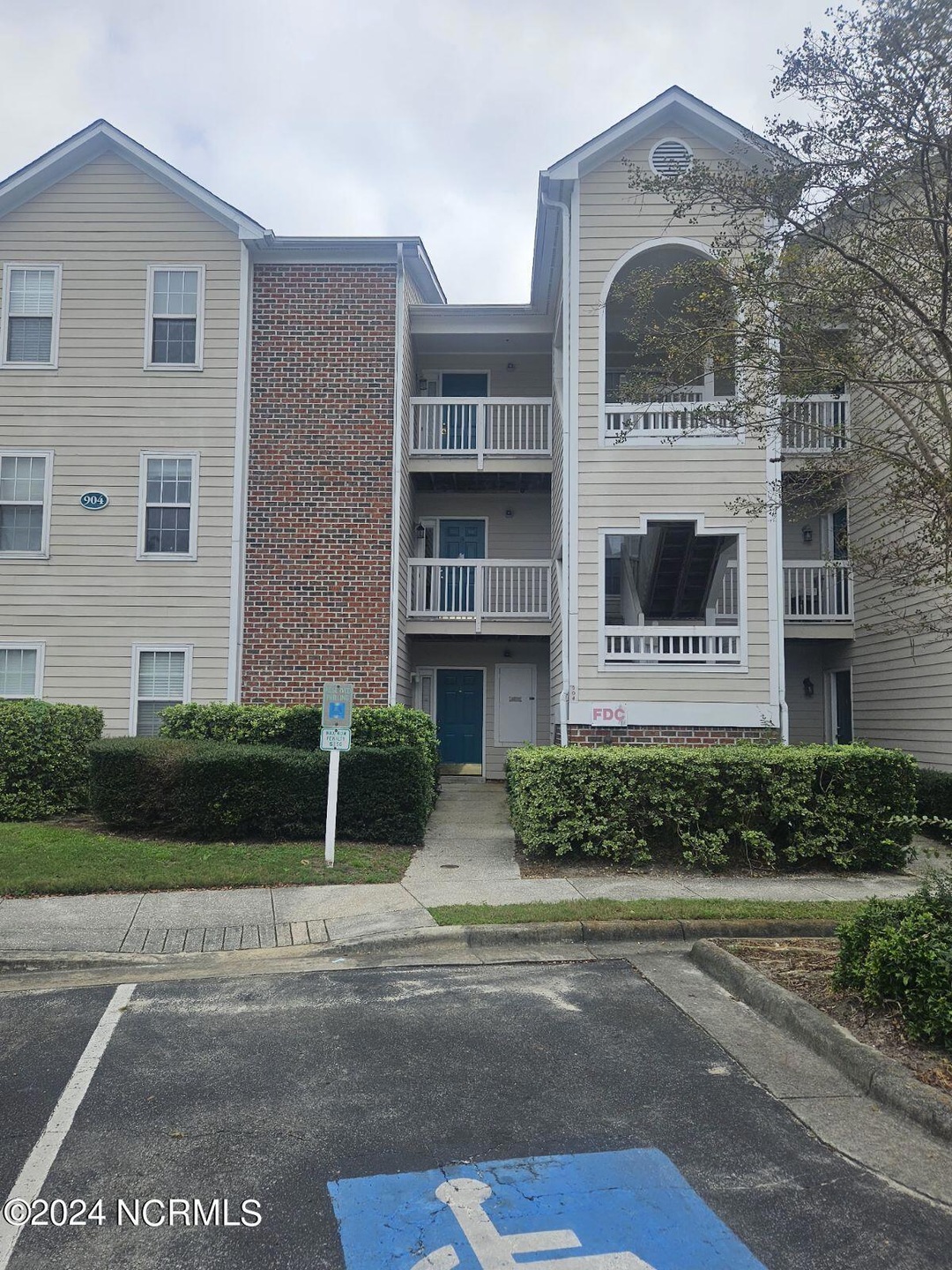 904 Litchfield Way K