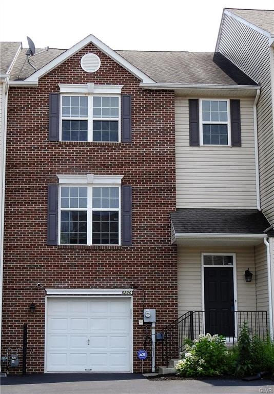 5220 Spring Ridge Dr E, Macungie, PA 18062 - photo 1