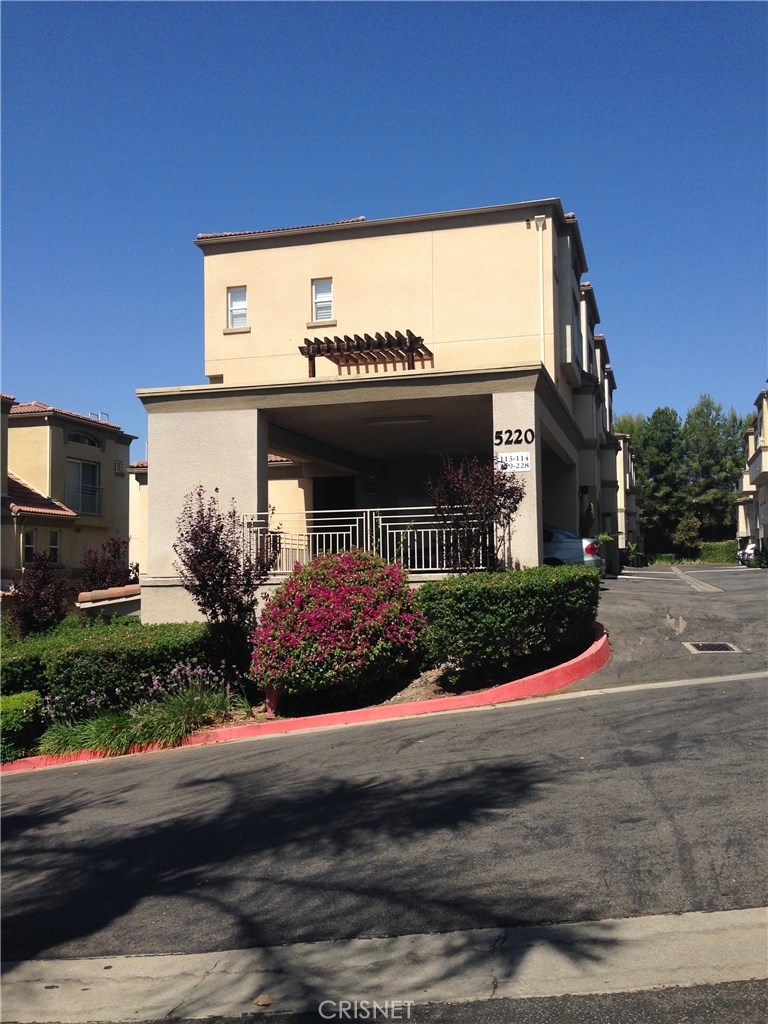5220 Premiere Hills Cir unit 113, Woodland Hills, CA 91364 - photo 1