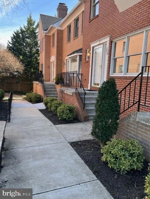 205 Locust St SE unit Q, Vienna, VA 22180 - photo 1