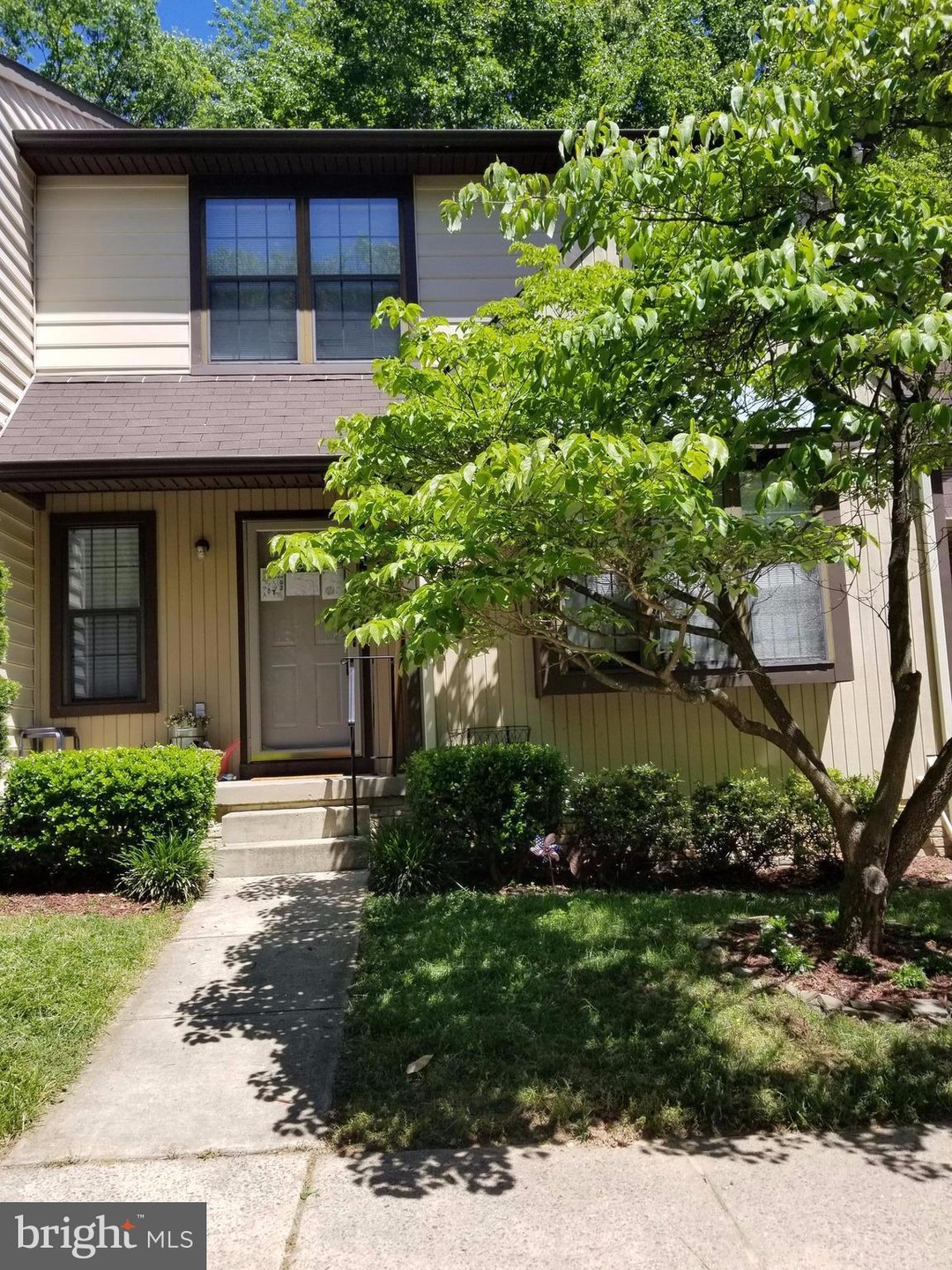 5904 Roberts Common Ct, Burke, VA 22015 - photo 1