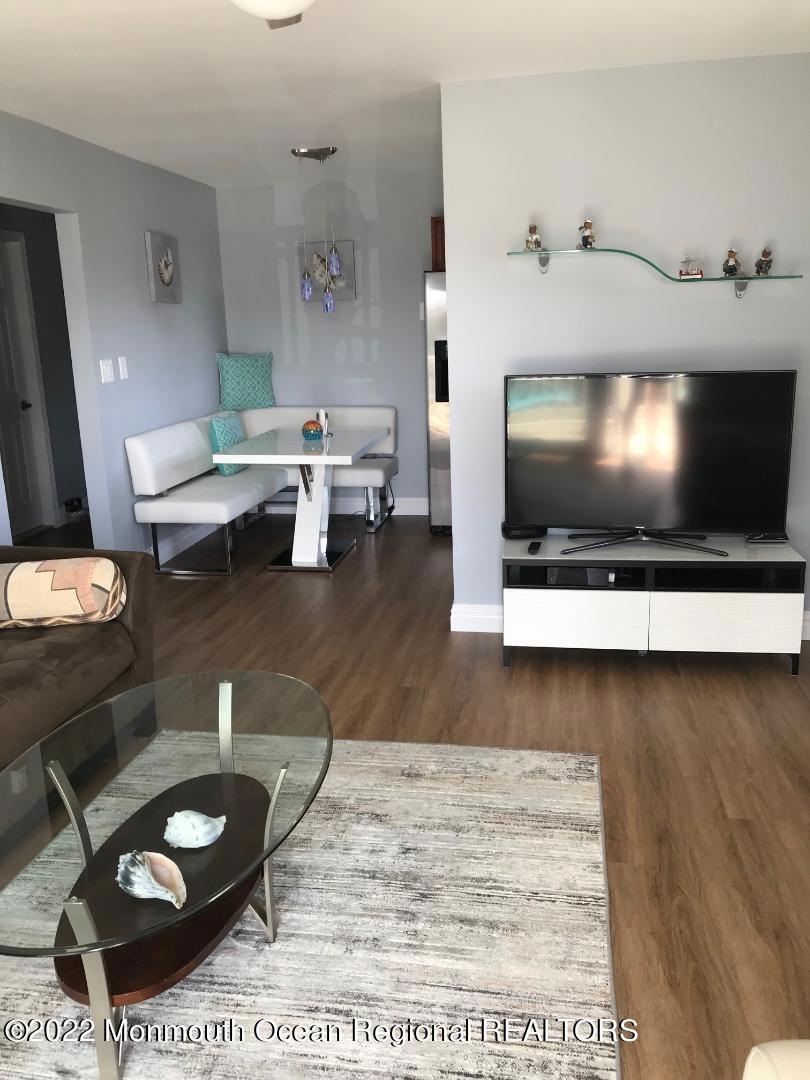 F43B69BF-7E80-4F45-8103-0F0AA0D98471