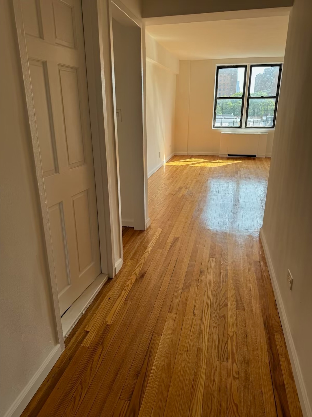 23-35 Broadway unit 5 D, Astoria, NY 11106 - photo 1