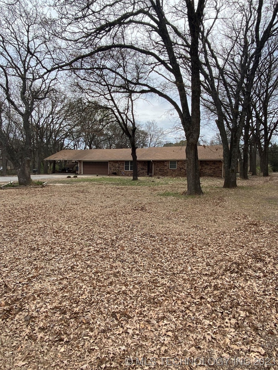 10 Town And Country Cir, Ardmore, OK 73401 - photo 1