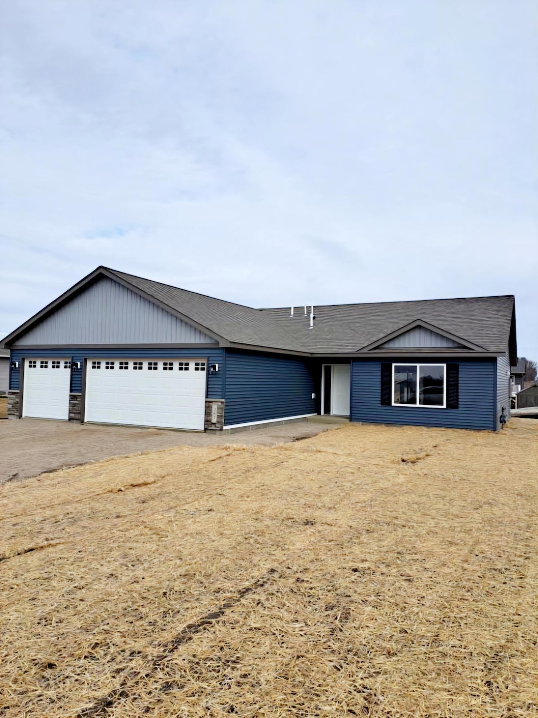 630 Cedar Ridge Ave, Le Center, MN 56057 - photo 1