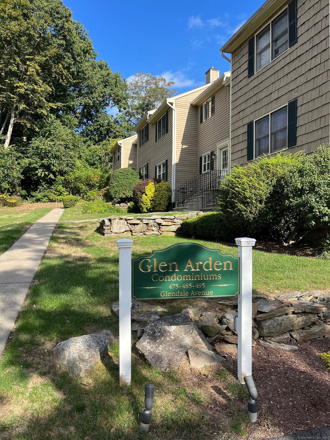 495 Glendale Ave unit 12, Bridgeport, CT 06606 - photo 1