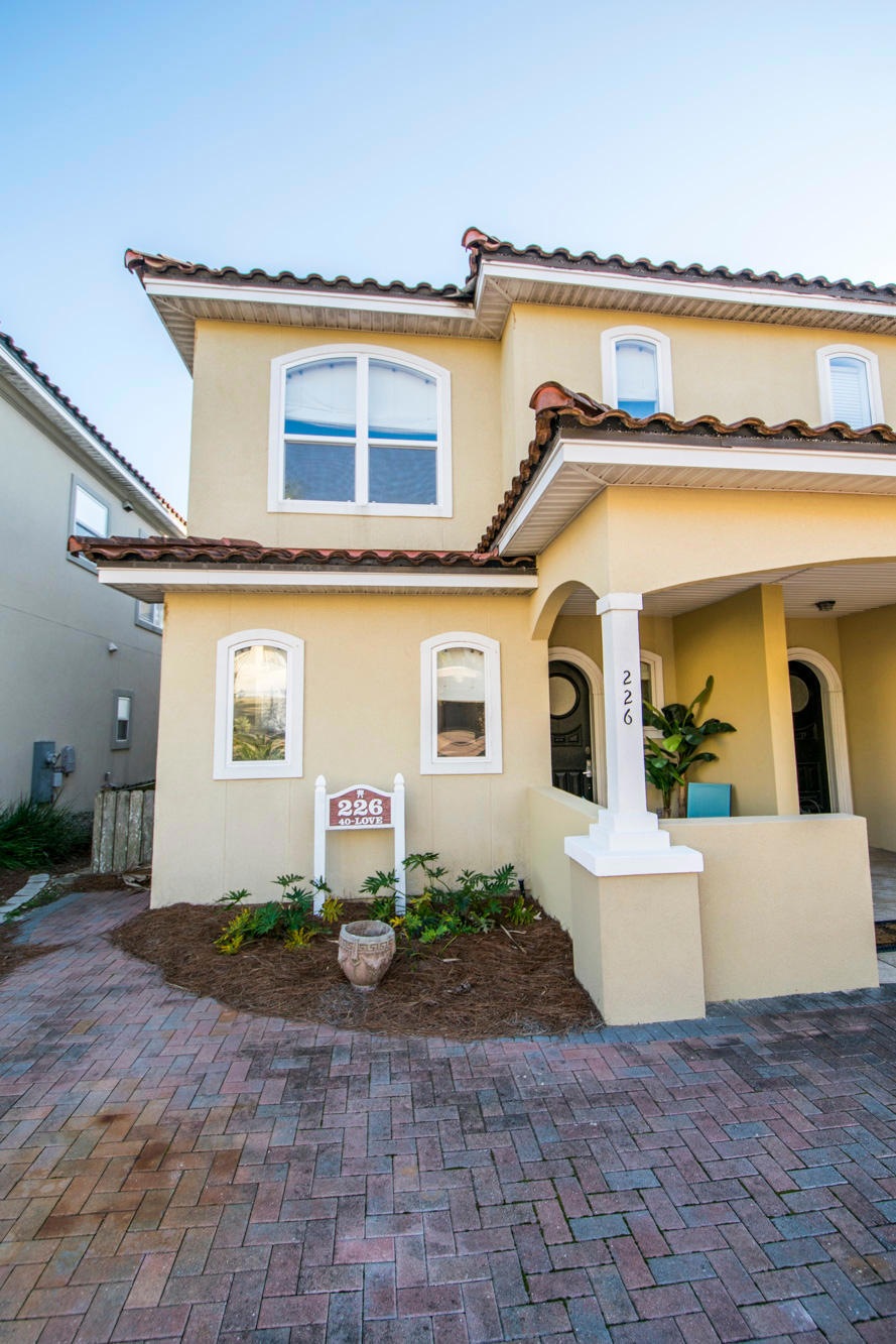 226-la-valencia-circle-front-exteriors-0