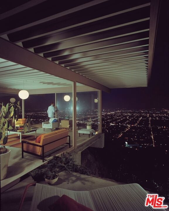 1635 Woods Dr, Los Angeles, CA 90069 - photo 1