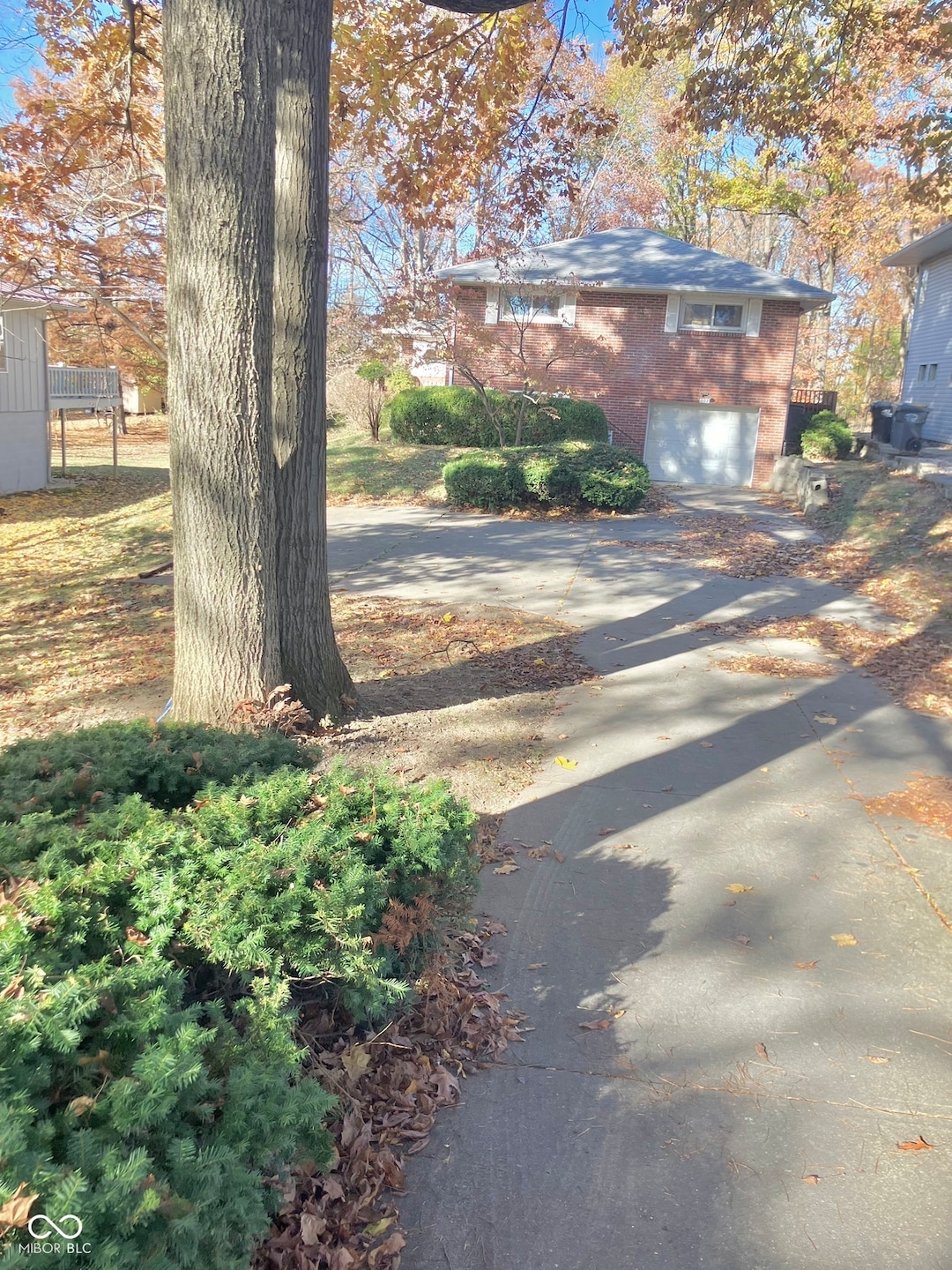 802 Maplewood Ave, Anderson, IN 46012 - photo 1