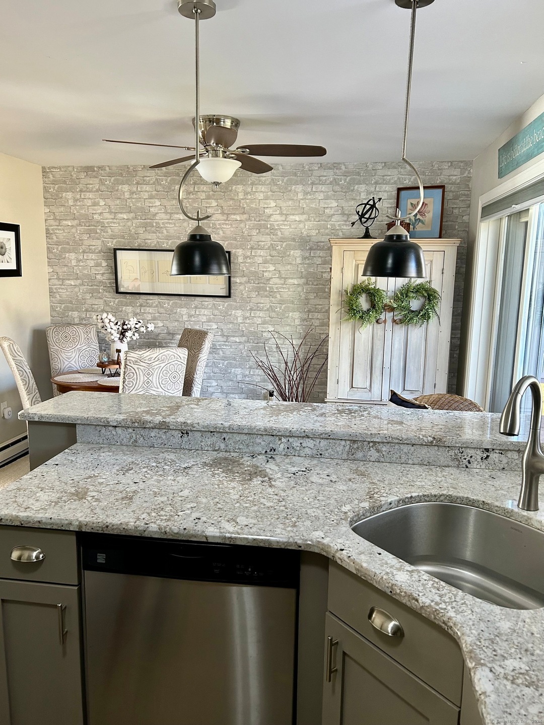 Where is this charming condo located?