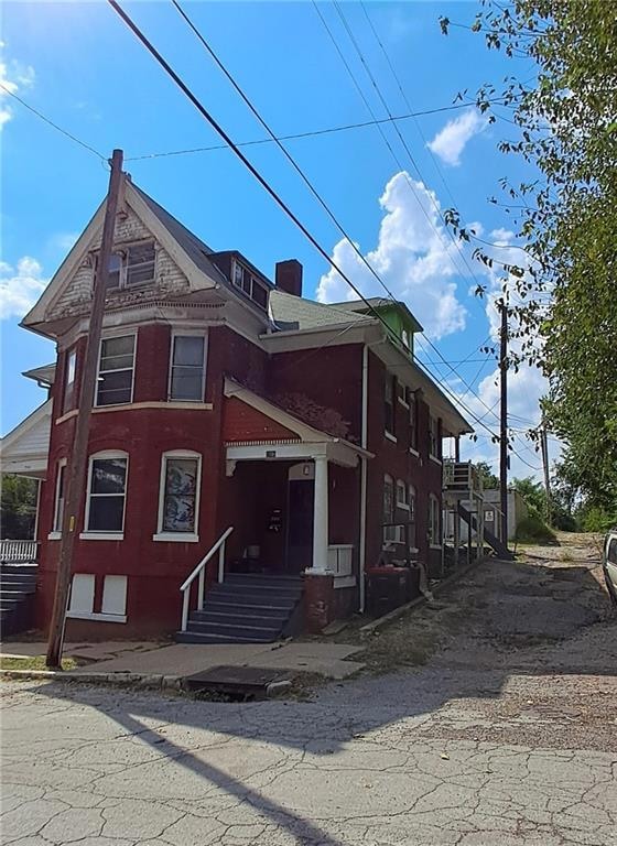 706 N 12th St unit 1/2, Saint Joseph, MO 64501 - photo 1