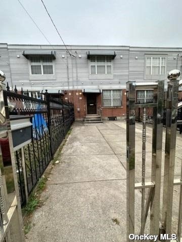 Pvt Driveway for Parking