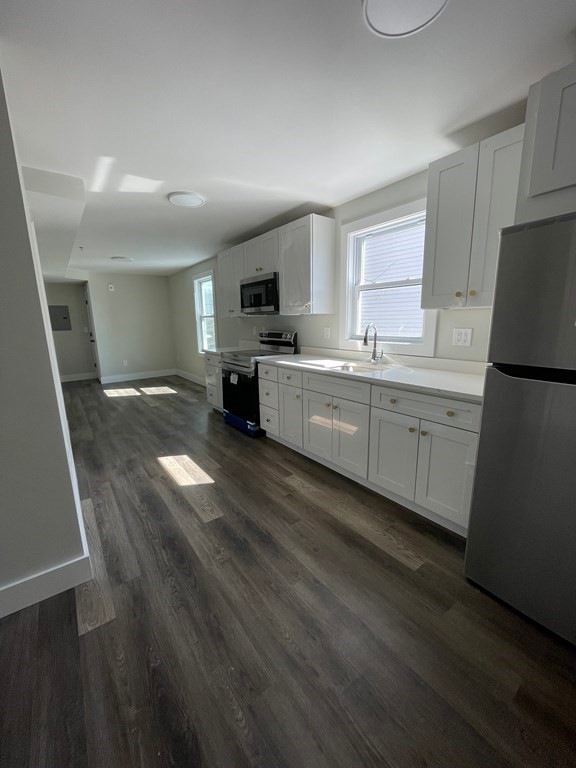 189 E Merrimack St unit 3, Lowell, MA 01852 - photo 1