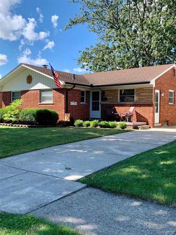 30541 Indigo St, Roseville, MI 48066 - photo 1