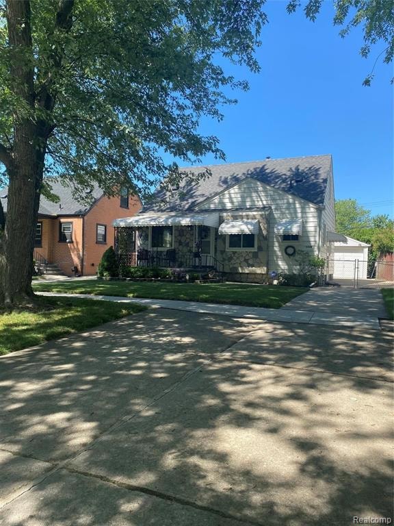 WELCOME TO THIS MOVE IN READY HOME