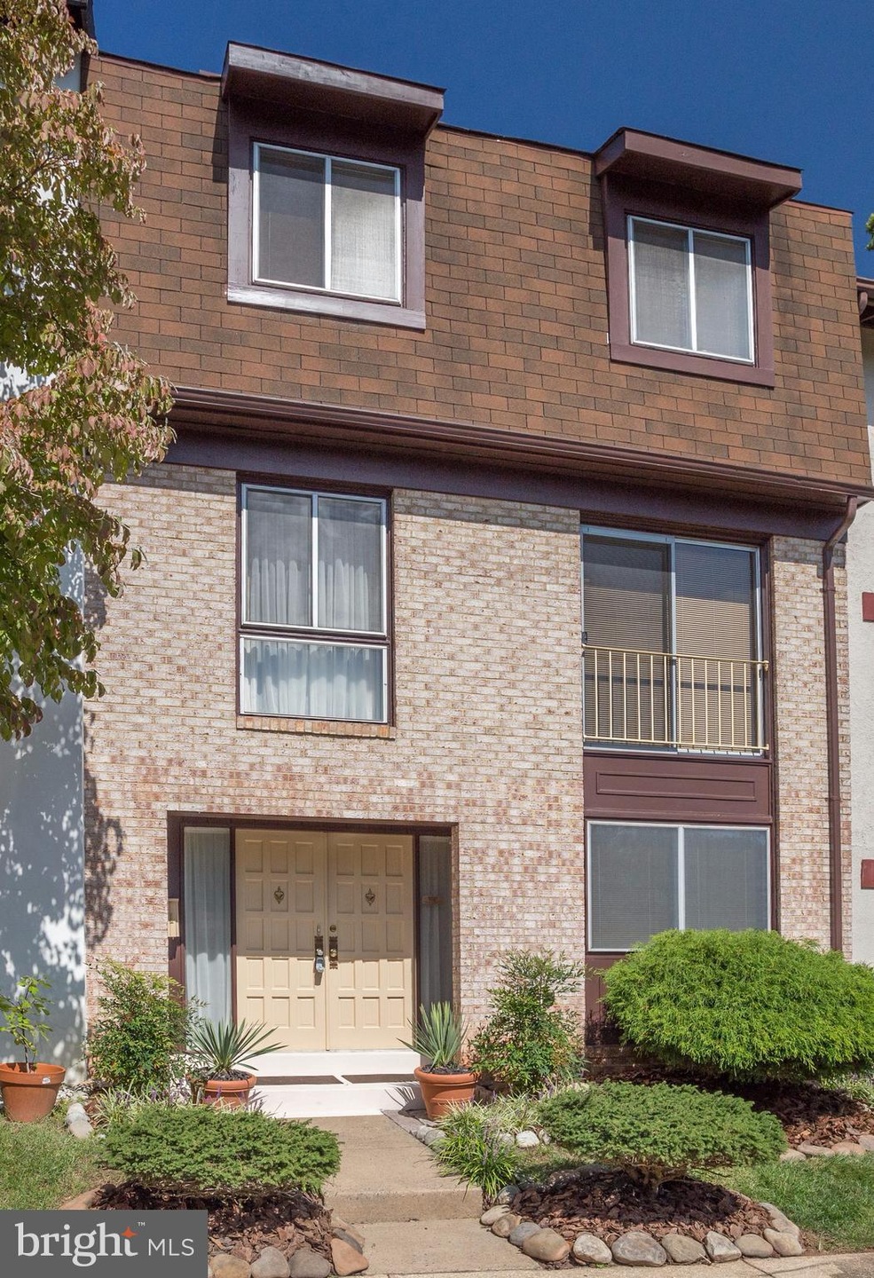 9521 Barcellona Ct, Fairfax, VA 22031 - photo 1