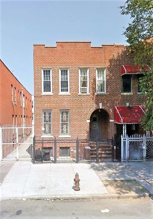 1118 Metcalf Ave, Bronx, NY 10472 - photo 1