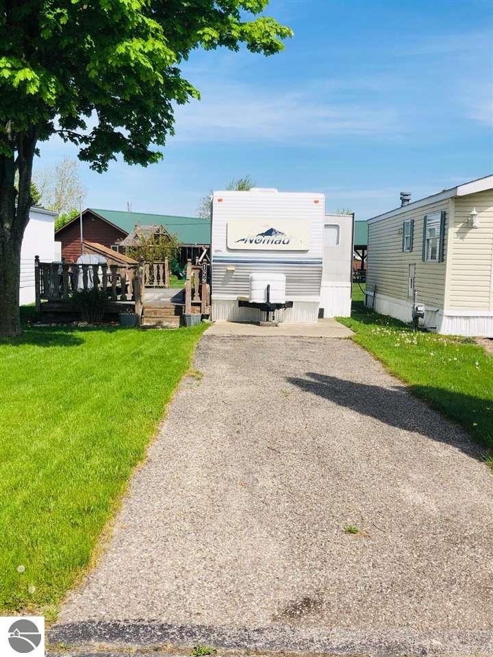 129 E Michigan Ave, Au Gres, MI 48703 - photo 1