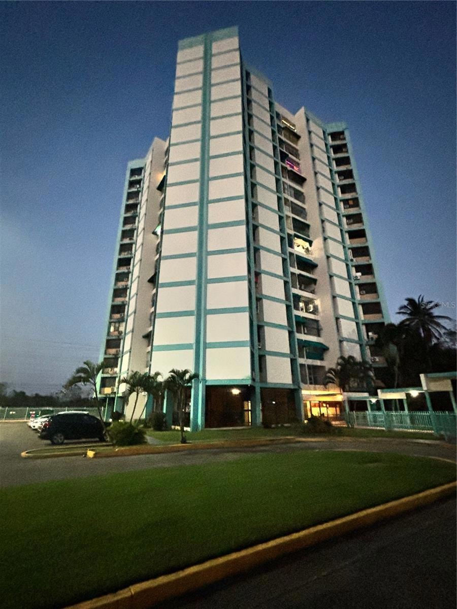501-683818 Cond Torres de Carolina unit 903, Carolina, PR 00987 - photo 1