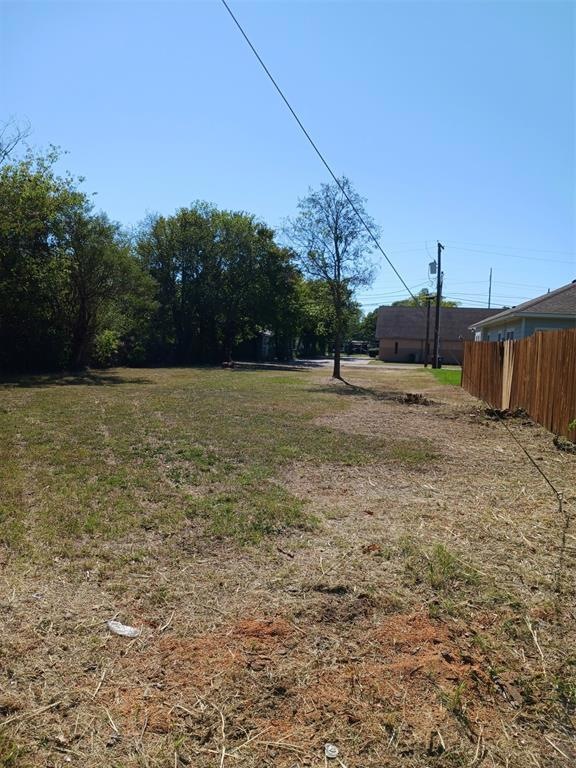 320 Hollingsworth St, Cleburne, TX 76031 - photo 1