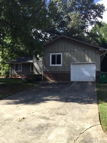 Front of house - 1 car garage