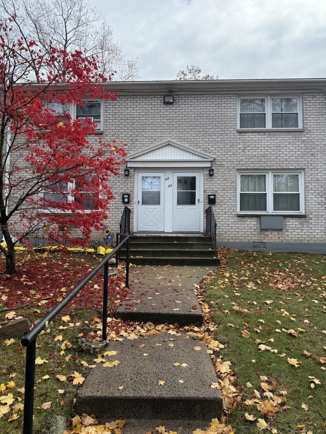 165 Yaremich Dr, Bridgeport, CT 06606 - photo 1