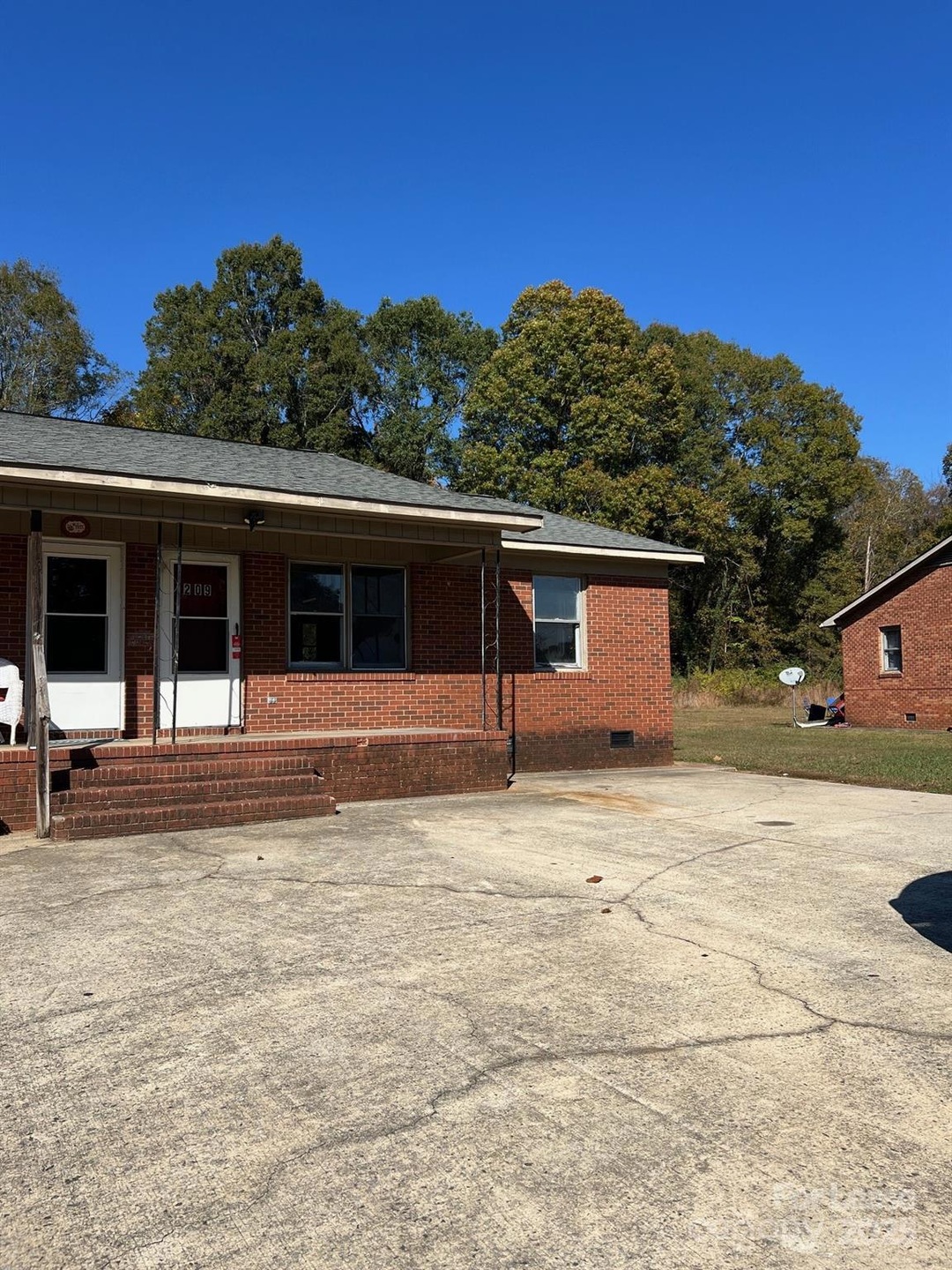 209 Adams St, Statesville, NC 28677 - photo 1