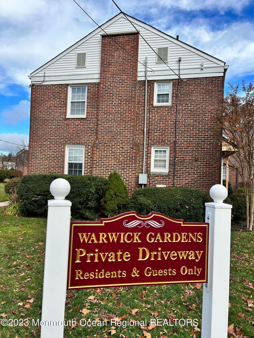 Warwick Gardens upper level 1BR