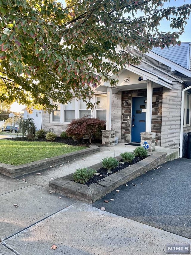 619 Chase Ave unit 2, Lyndhurst, NJ 07071 - photo 1