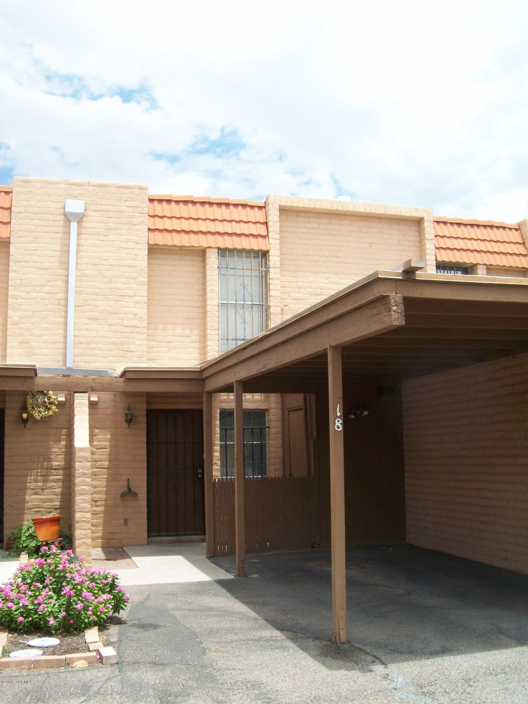 2875 N Tucson Blvd Unit 18 002