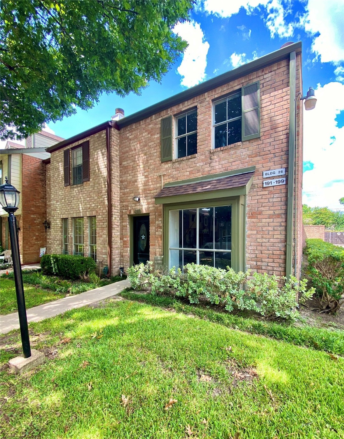 Welcome to 5801 Lumberdale #199! This lovely 2-bed