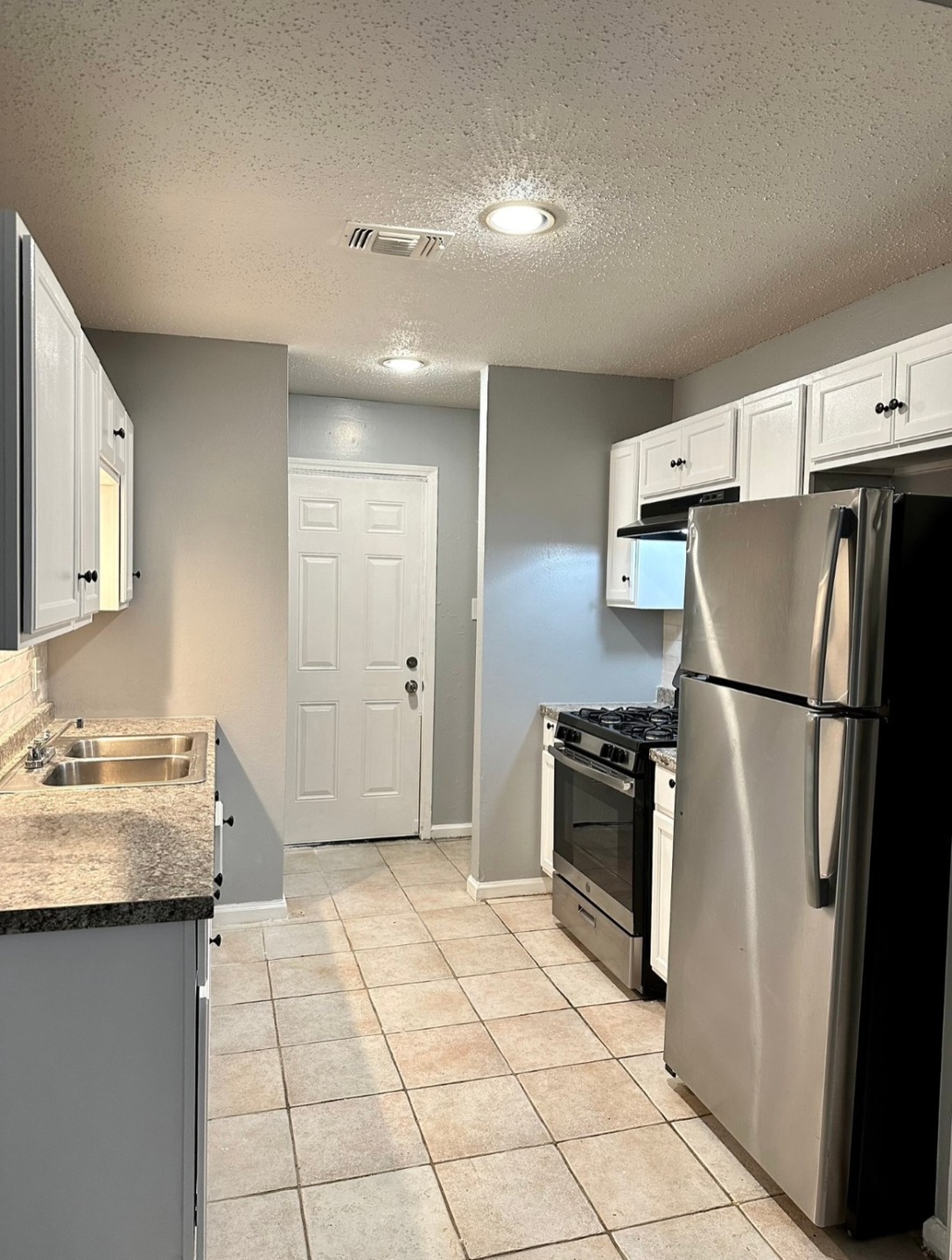 6918 Hirsch Rd unit 9, Houston, TX 77016 - photo 1