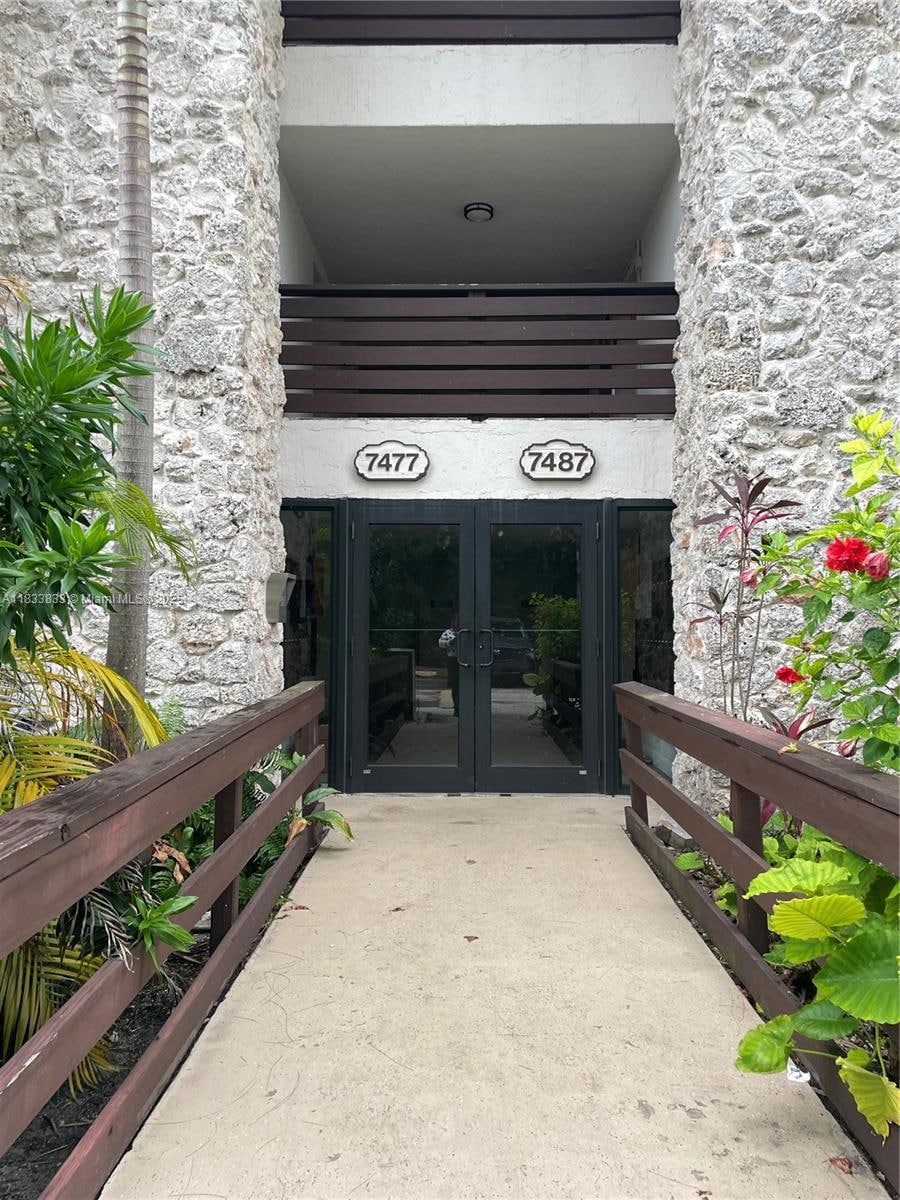 7487 SW 82nd St unit C201, Miami, FL 33143 - photo 1